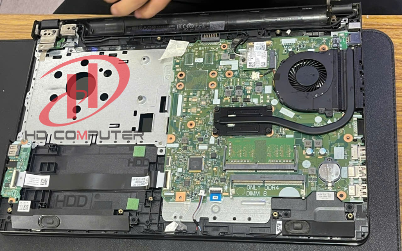 Laptop gaming không lên nguồn