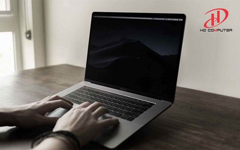 laptop tự tắt nguồn