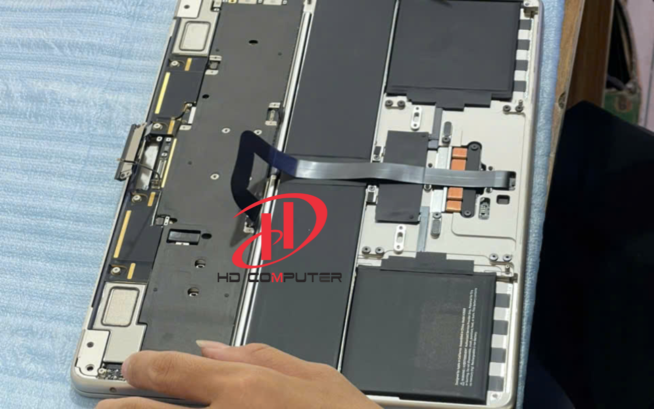 Cách nhận biết pin Macbook chai cần thay