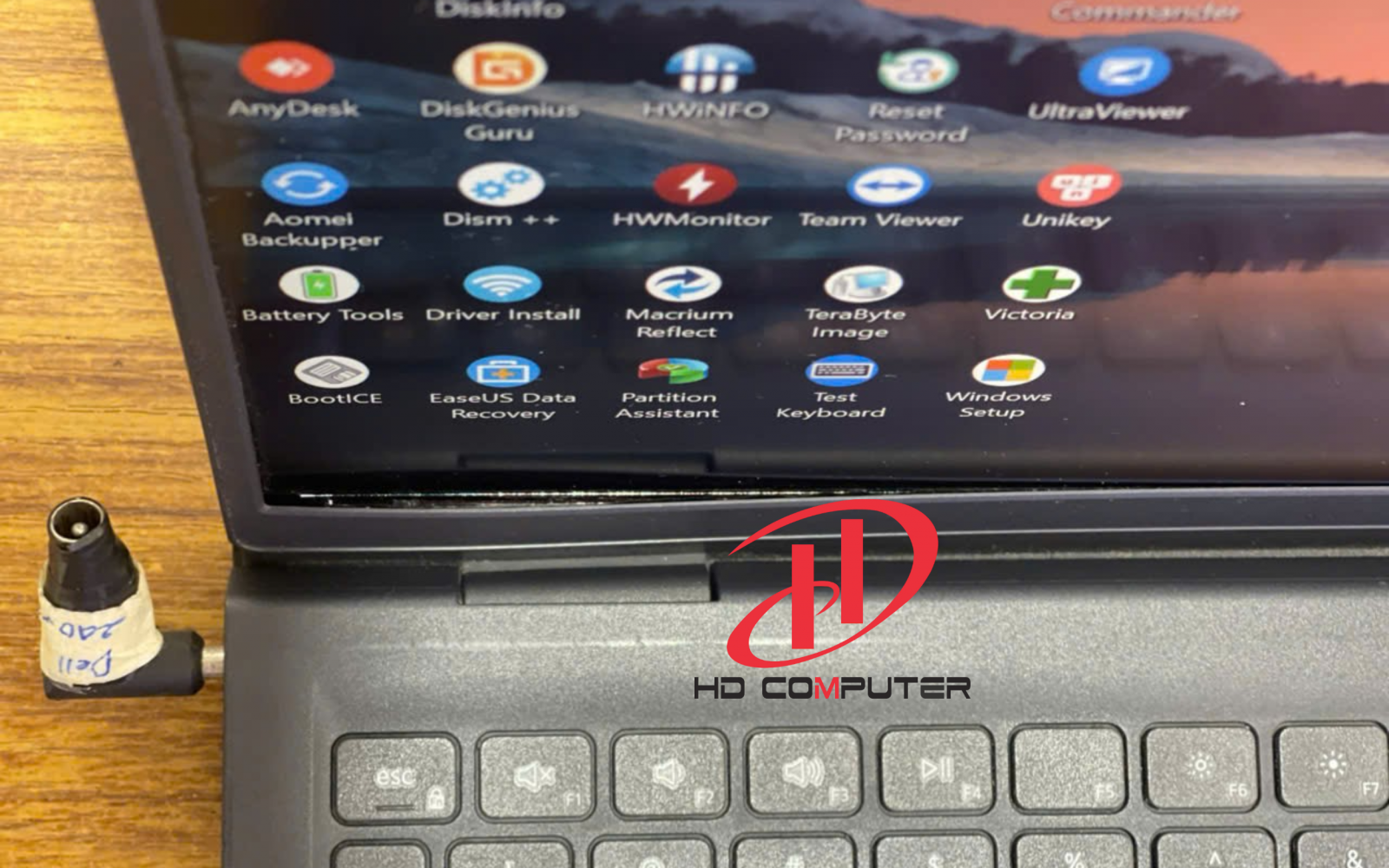 Laptop gãy bản lề