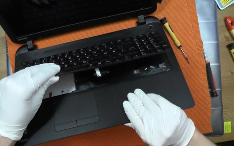 laptop bị sập nguồn khi sạc