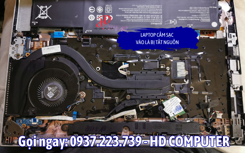 Laptop cắm sạc vào là bị tắt nguồn