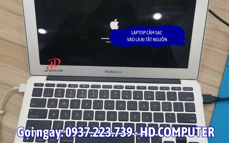 Laptop cắm sạc vào là bị tắt nguồn
