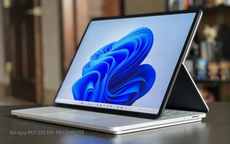 NÊN MUA SURFACE ĐỜI NÀO 2025
