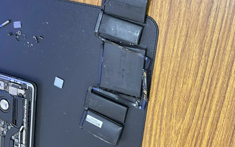pin laptop báo ảo