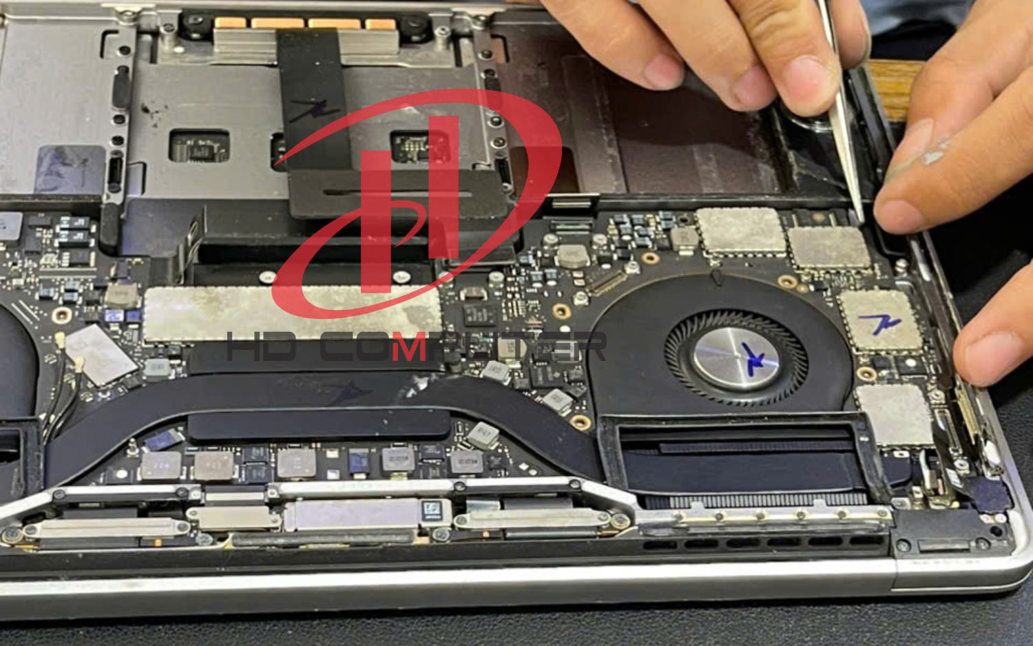 Thay pin macbook