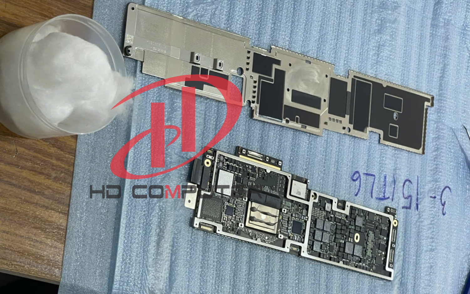 Thay pin macbook