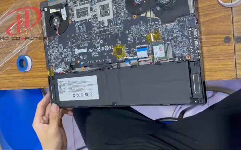 Laptop gaming bị ồn