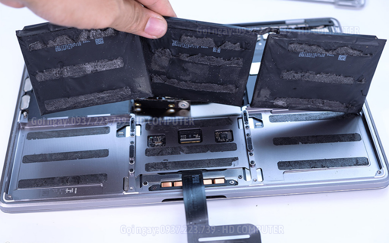 THAY PIN MACBOOK M3 CHÍNH HÃNG