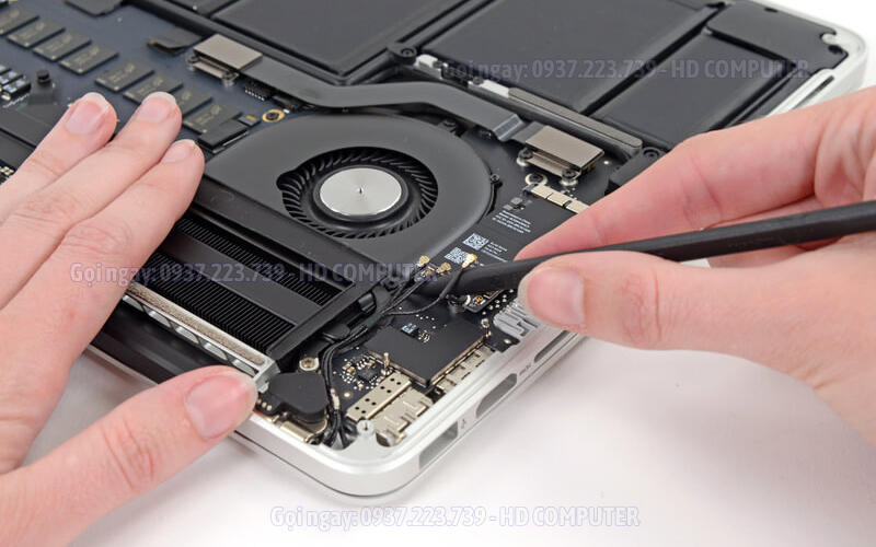 THAY QUẠT MACBOOK PRO 2020
