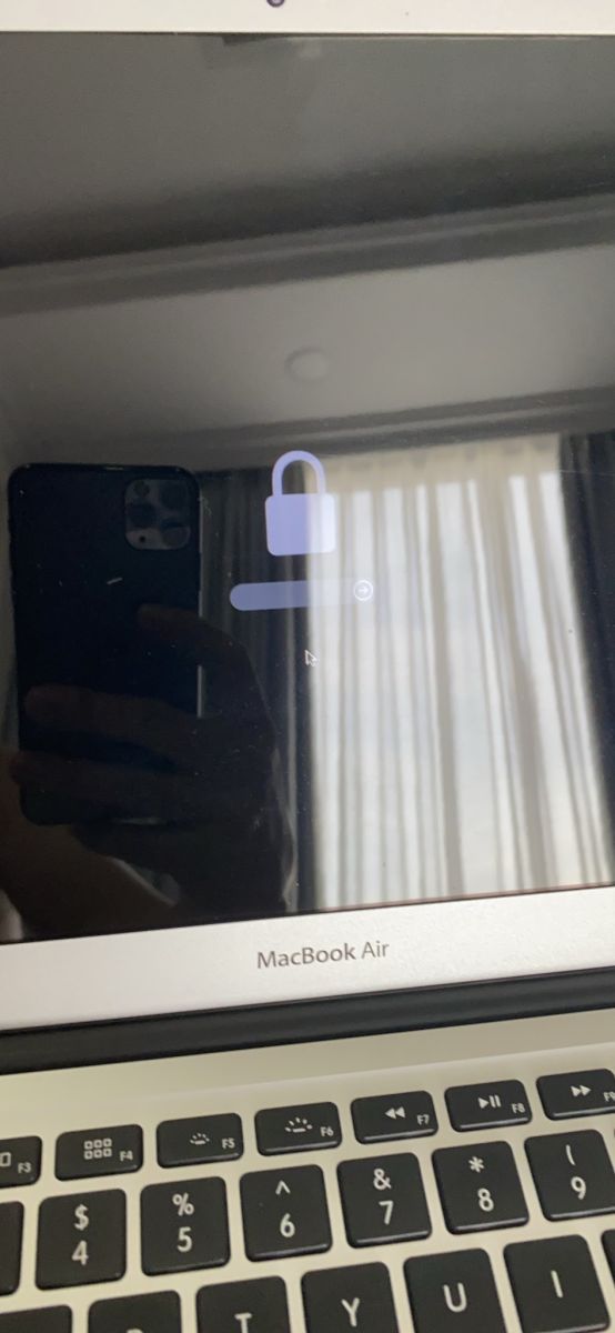 Macbook bị khóa icloud