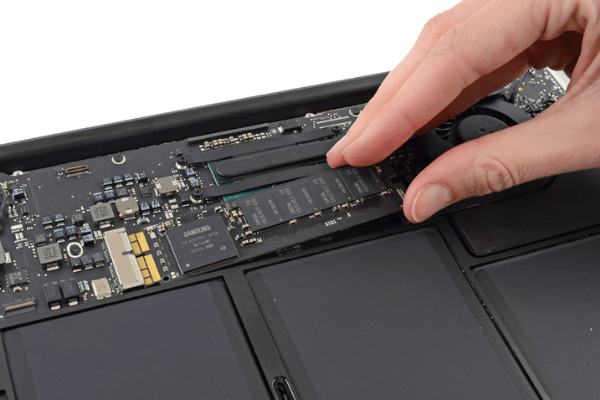 Trước khi thay SSD cho Macbook ta cần làm gì